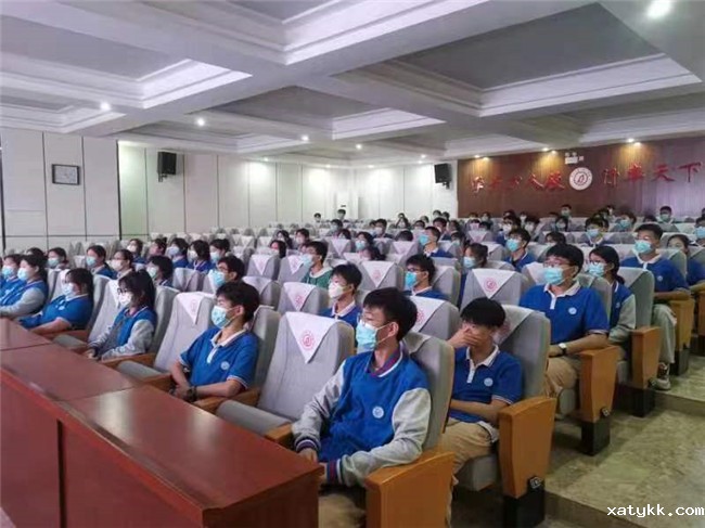 1651139082862830.jpg 3、认真听讲的同学们.jpg