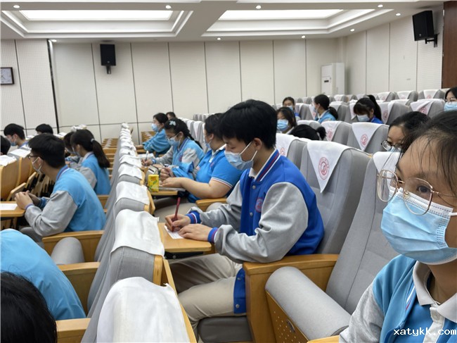 4.同学们写下 观后感.jpg