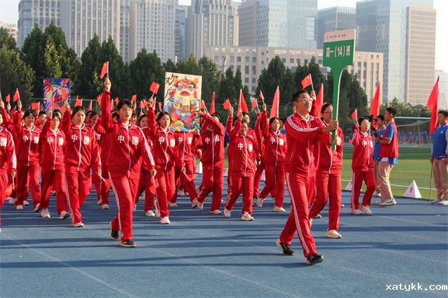 1664443158112721.jpg 10。鲜艳的中国红.jpg