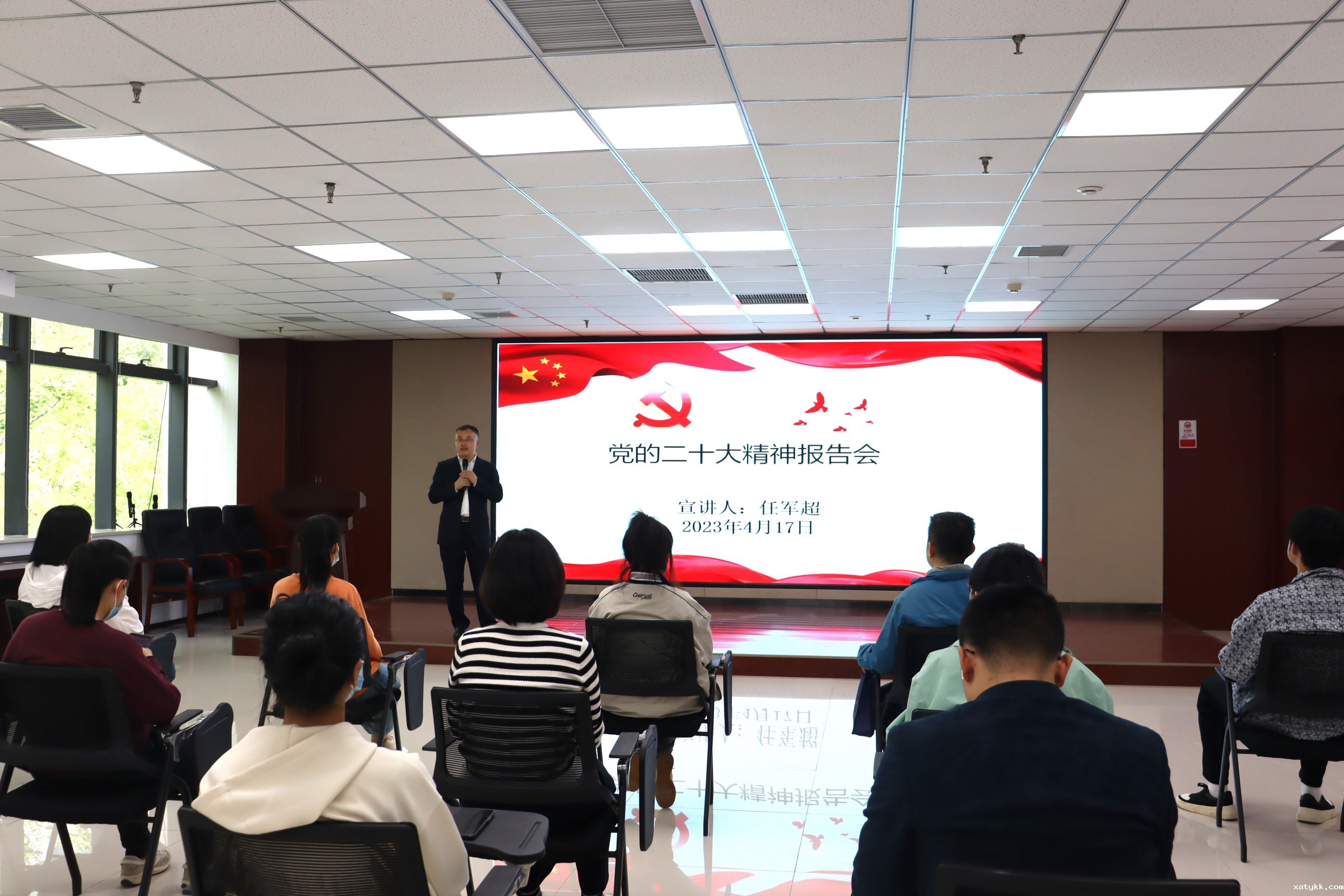 1681777064124632.jpg 1 101中学党员志愿者任军超宣讲党的二十大精神.jpg