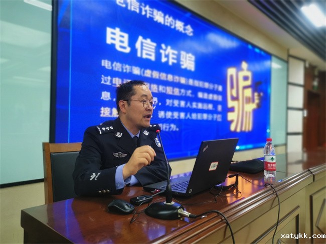 1681982334495338.jpg 2郑东新区分局反诈中心副主任赵冬雪警官主讲.jpg
