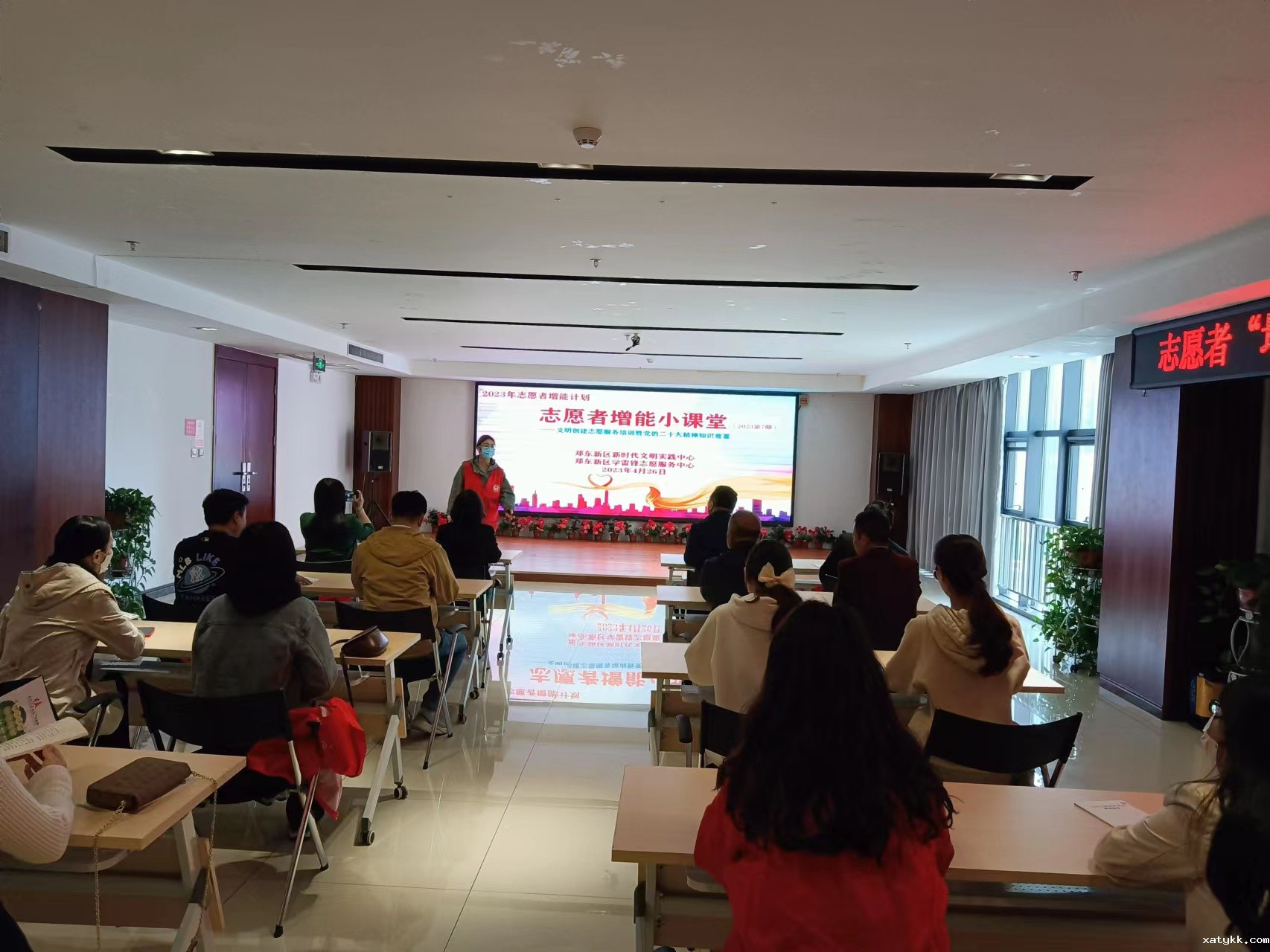 1682576015108147.jpg 1李亚茹老师开展理论培训.jpg