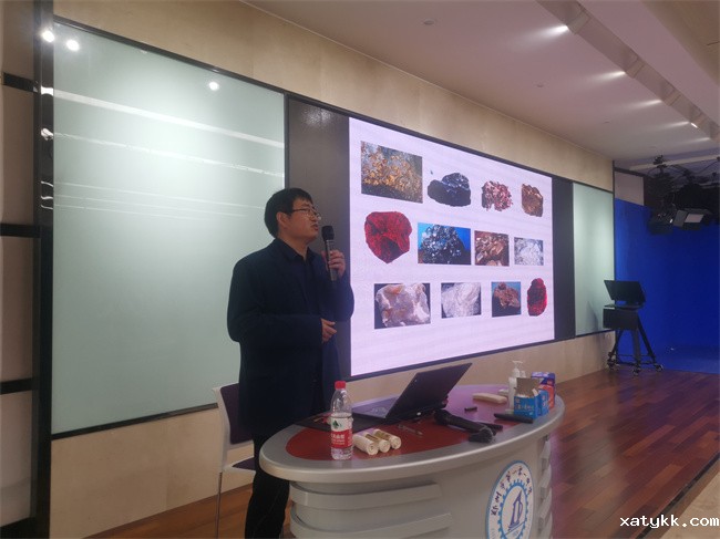 1683166356707313.jpg 1、郝小非博士带来科普讲座《美丽的石头》.jpg