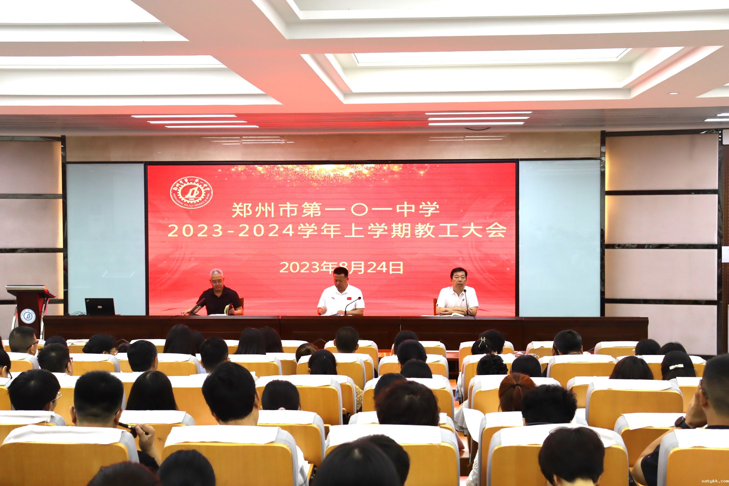 1郑州101中学召开新学期教工大会.JPG