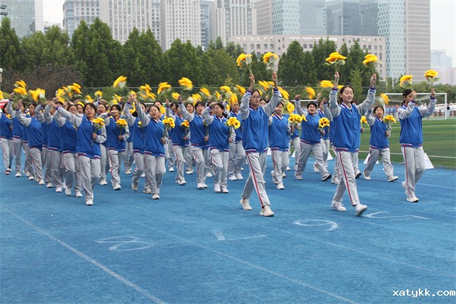 1696727853629770.jpg 3、鲜花队入场.jpg