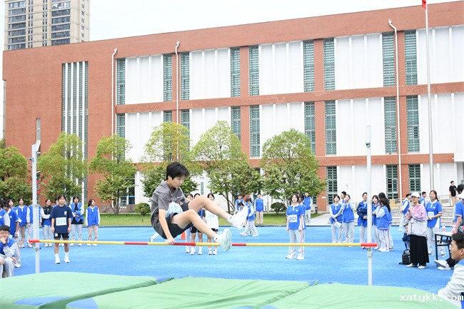 1696728357383025.jpg 9、跳高.jpg