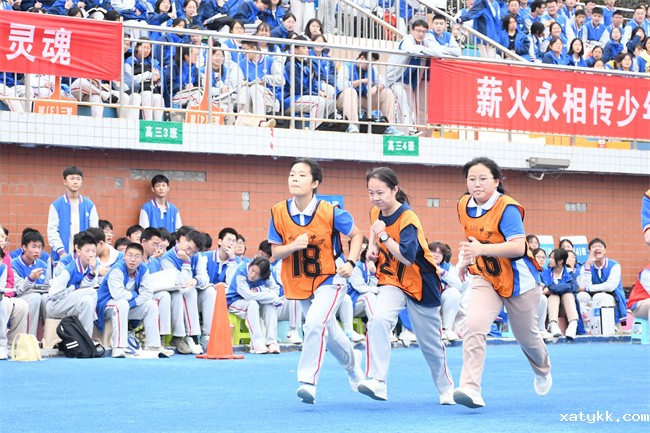 1696728391374376.jpg 11、你追我赶.jpg