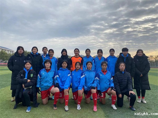 1701159036247475.jpg 1 郑州101中学生女子足球队主力队员合影.jpg