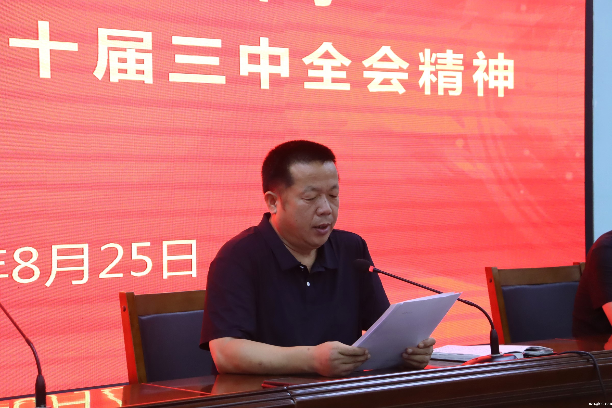 2李国喜校长带领教职工学习二十届三中全会精神.JPG