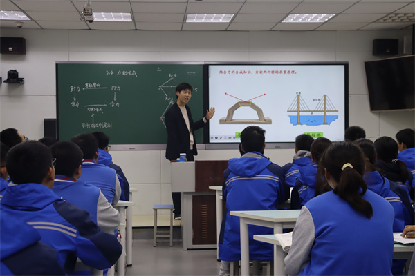 6、李文标老师思政示范课“力的合成和分解”.jpg