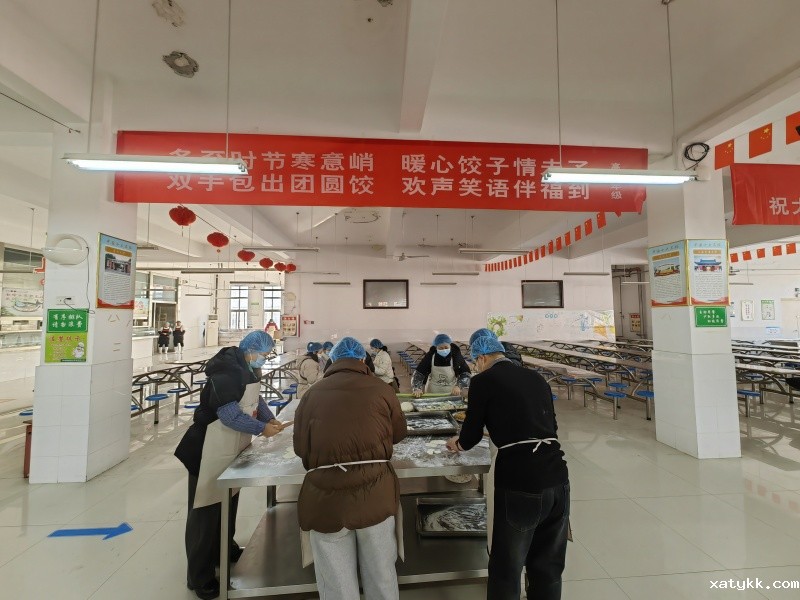 3、高一年级包着“团圆饺”.jpg