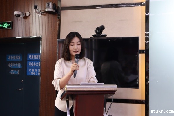 1759219600171782.jpg 3、教师发展中心主任朱春英主持会议.JPG