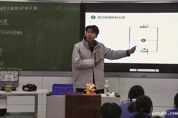 1、物理学科宋齐宇老师授课中.jpg