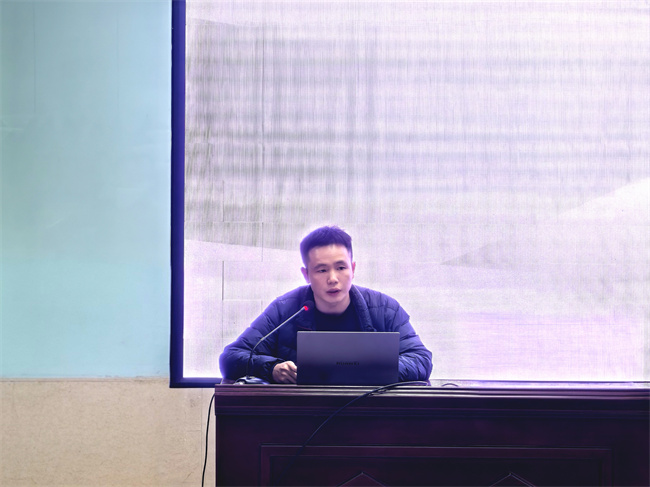 1761787318126151.jpg 3.团委副书记贾宇辉讲住校生管理.jpg