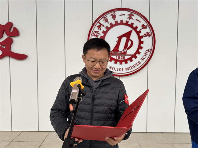 1763451112581832.jpg 1后勤保障中心副主任仵红雨进行主题演讲.jpg