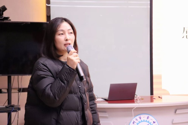 1763693896643239.jpg 3、教师发展中心主任朱春英主持活动.jpg