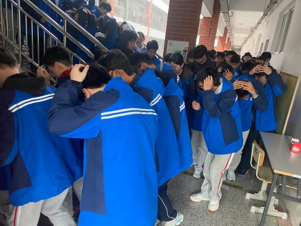 1763711076122773.jpg 4-有序撤离.jpg