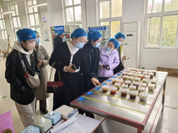 1763711372948764.jpg 1-查看食品留样.jpg