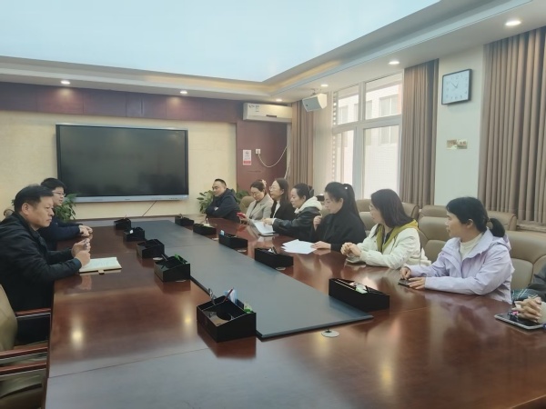 1763711468109429.jpg 5-召开座谈会征求家长意见.jpg