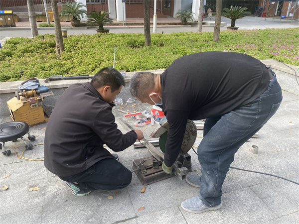 1763711830104610.jpg 1-双人合作确保精准.jpg