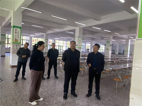 1763712439176215.jpg 1-郑州第十一中领导介绍餐厅管理经验.jpg