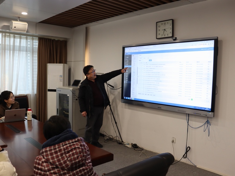 1765080141172084.jpg 2信息中心文冬晖主任培训校园网使用.JPG