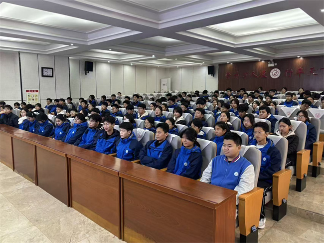 1767064941878235.jpg 4、参会的学生代表.jpg